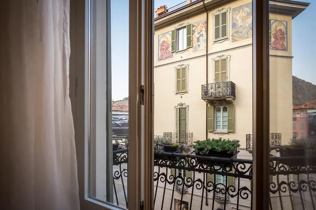 Como Design Apartment - Bymyhomeincomo 0*,  Olaszország