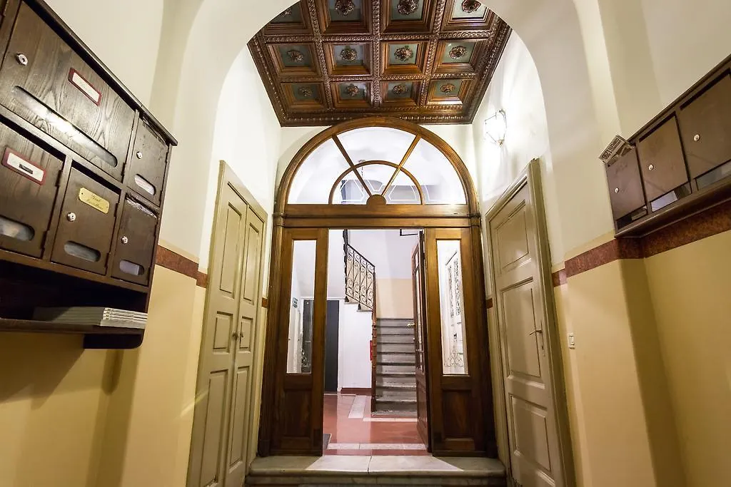 Como Design Apartment - Bymyhomeincomo