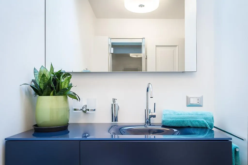 Como Design Apartment - Bymyhomeincomo 0*,  Olaszország