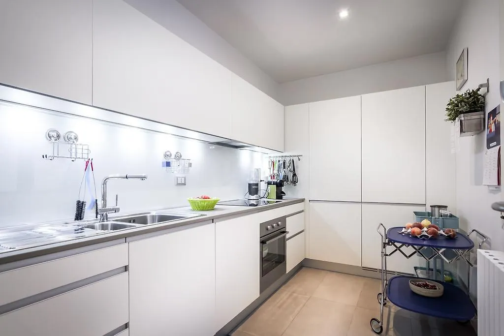 Como Design Apartment - Bymyhomeincomo