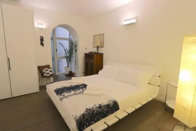 Como Design Apartment - Bymyhomeincomo